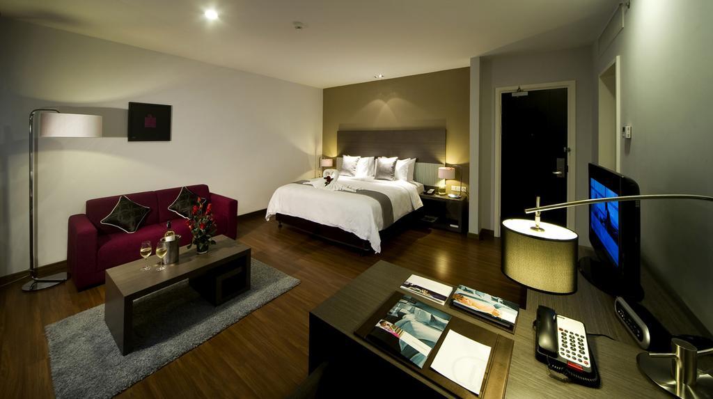Pullman Kuching Hotel Exterior foto Deluxe Studio