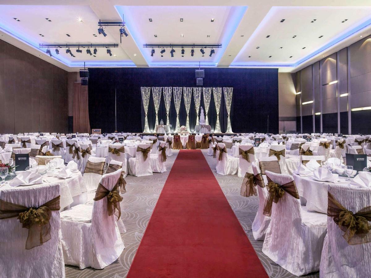 Pullman Kuching Hotel Exterior foto The ballroom of the hotel